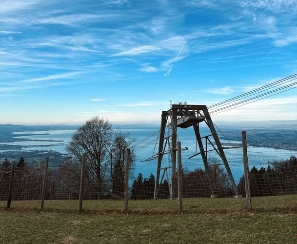 Blick vom Pfänder über die Pfänderbahn auf den Bodensee